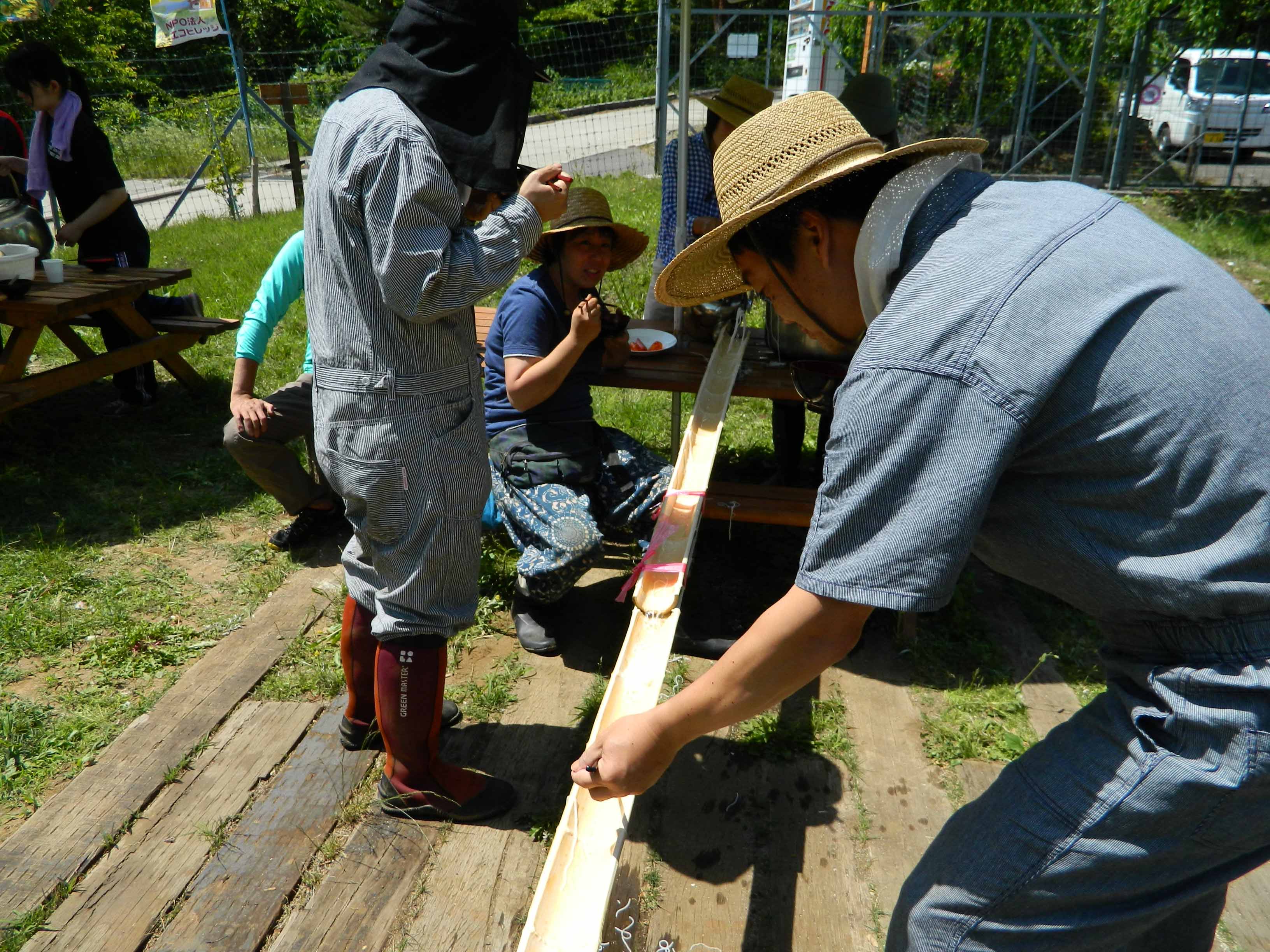 棚田の復活　みんなで楽しく「田植え」を体験